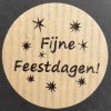 Kerst 02 rol @ 500 perm. rond 35 kraft zwart bedrukt fijne feestdagen Kerst 02 rol @ 500 perm. rond 35 kraft zwart bedrukt fijne feestdagen